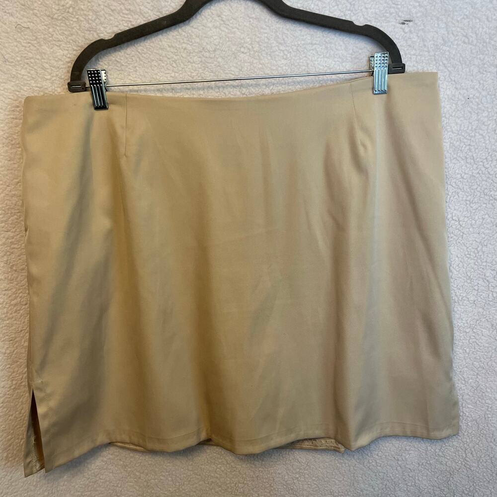 Bette & court size women’s size 18 khaki SKORT Length 20 waist 21”